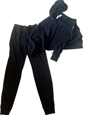 Alo yoga
ribbed muse set 
hoodie (S)& 
joggers (XS)
Black 
Great condition